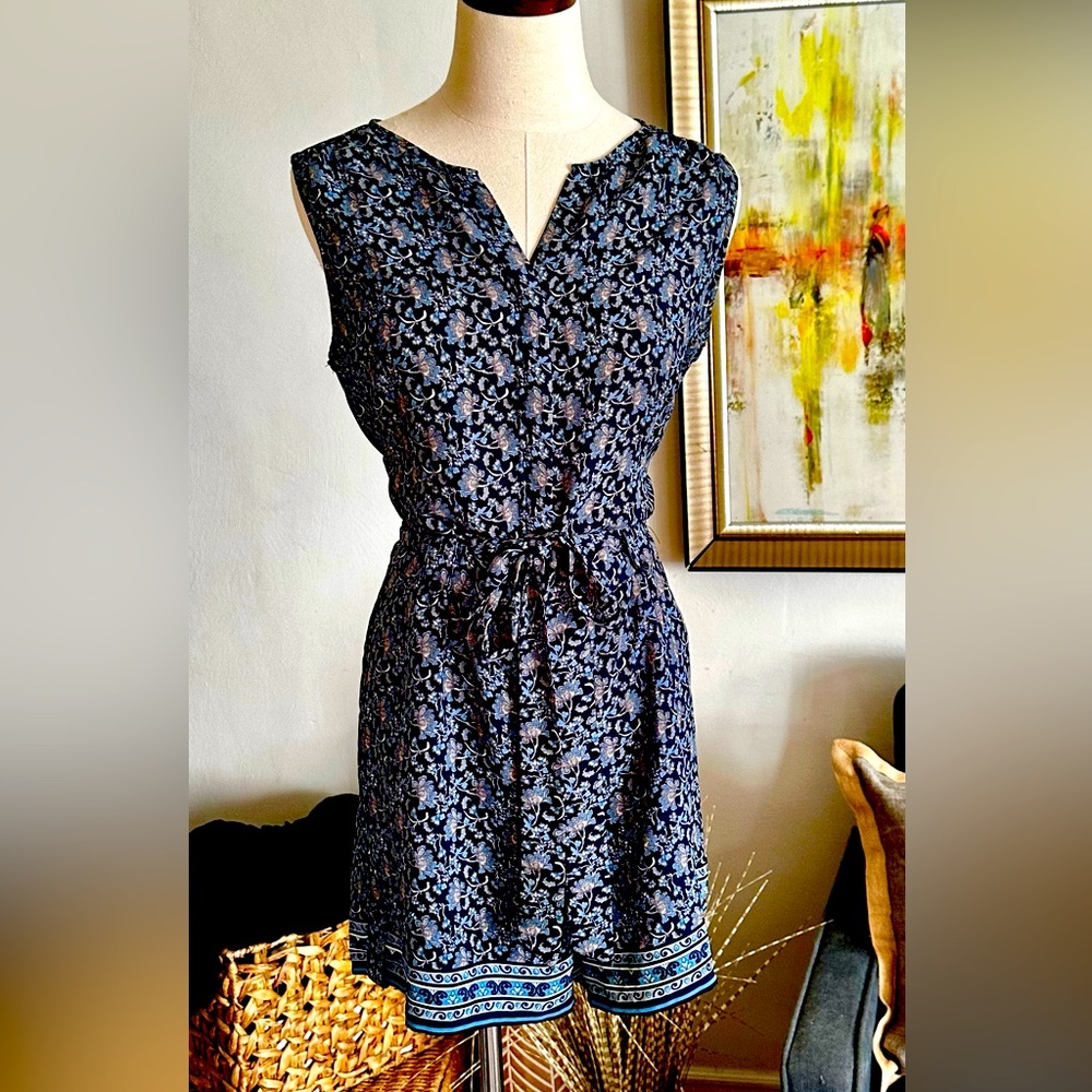 ADORABLE BLUE FLORAL ROMPER WITH BELT IN EXCELLENT CONDITION. SIZE 8